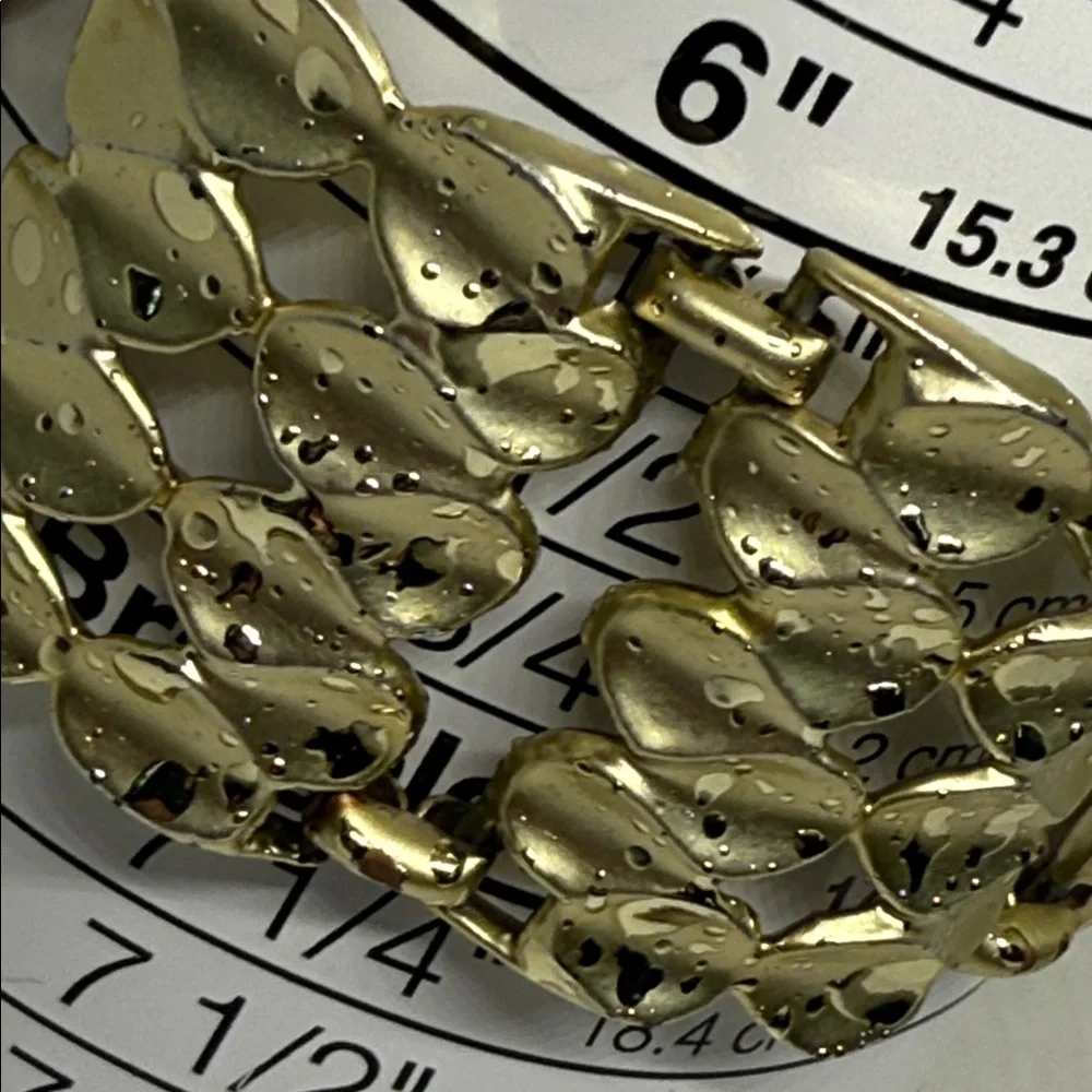 N/A elegant gold
